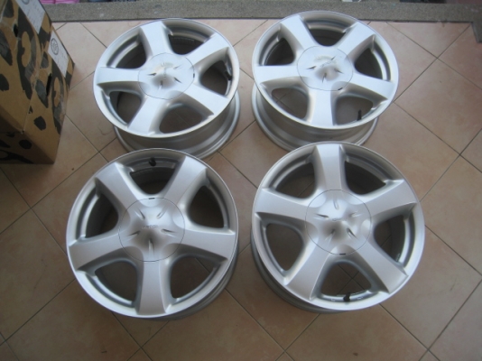 ขายล้อแม็กป้ายแดง D-MAX 17" สนใจติดต่อเล็กคลองสามครับ 081-3747940