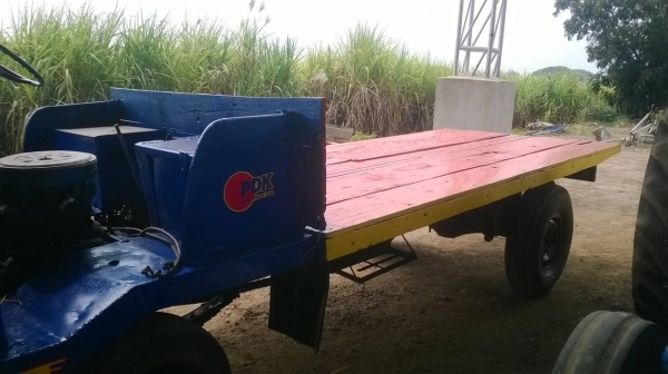 ายอีแต๋นเครื่องสี่สูบมีเกียร์กลาง เครื่องอีสุ เพลาใหญ่พร้อมใช้งานราคา65000บาทราคานี้ยังต่อรองได้อีกนะครับสนใจโทร0813655997อำพร พาเจริญ