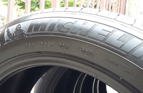 ยาง,215-55-17 Michelin MXV8 ดอกหนาปี11สี่เส้น 2,500
