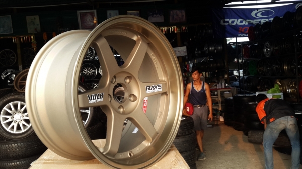 TE37 ขอบ18 แม็กใหม่ หน้า9.5 หลัง10.5 ก้านตรง TE37 ขอบ18 แม็กใหม่ หน้า9.5 หลัง10.5 ก้านตรง