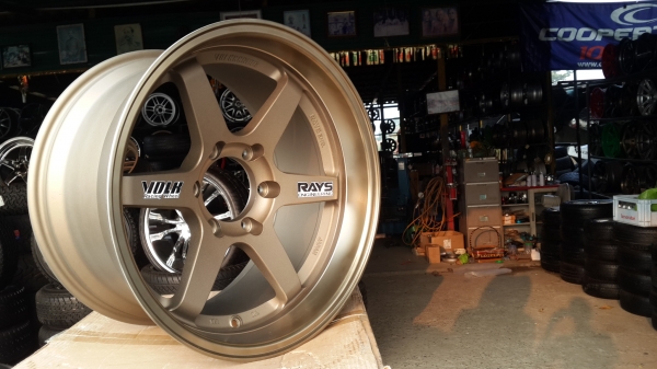 TE37 ขอบ18 แม็กใหม่ หน้า9.5 หลัง10.5 ก้านตรง TE37 ขอบ18 แม็กใหม่ หน้า9.5 หลัง10.5 ก้านตรง