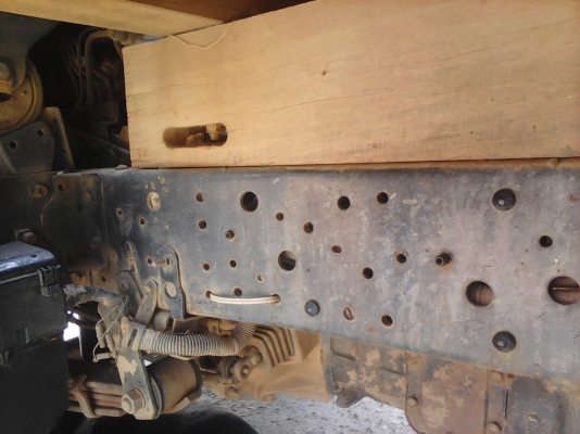 หกล้อ อีซูซุ NKR130แรง ปี46 แอร์ พ.เวอร์ สภาพดีพร้อมใช้งาน ทะเบียนพร้อมโอน