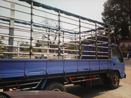 หกล้อ อีซูซุ NKR130แรง ปี46 แอร์ พ.เวอร์ สภาพดีพร้อมใช้งาน ทะเบียนพร้อมโอน