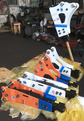 มีรับประกัน!!! ทดสอบว่าใช้งานได้จริง!!! อะไหล่ครบทุกชิ้น!!! หัวนอกแท้ทุกหัว!!! ราคาถูก!!! สำหรับหัวกระแทก, หัวเจาะ, หัวทุบ, หัวแย็ค มีทั้งหัวใหม่จากญี่ปุ่น,เกาหลี และ หัวเก่าจากญี่ปุ่นให้เลือกสำหรับรถขุดทุกรุ่นทุกยี่ห้อและช่วงนี่้ลดราคาพิเศษอะไหล่สำหรับหั