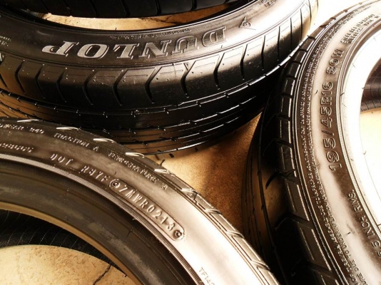 ยางแก้มเตี้ยขอบ16 ดันล็อป195-45-R16ลงพื้นกลางปี13(4เส้น3,400บ)ดอกหนามาก90\% ยางแก้มเตี้ยขอบ16 ดันล็อป195-45-R16ลงพื้นกลางปี13(4เส้น3,400บ)ดอกหนามาก90\%