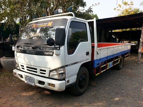 ขายISUZU NPR130แรง ปี49ยาว5เมตร เครื่องดี แคชซีสวย ยางดี ภายในสวย แอร์เย็น สวยเดิมทั้งคัน สภาพพร้อมใช้งาน เอกสารพร้อมโอน จัดไฟแนนซ์ได้ เงื่อนไขง่ายๆวันเดียวรับรถ สนใจโทร 090-8588220คุณนะ 093-3258446คุณบิวตี้ ID:narong498 หรือ www.truck.in.th/498 หรือfb:ณร