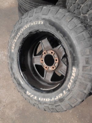 265/70R17 แม๊ก เบ้ดเล่ พร้อมยาง BF Goodrich  MUD -Terrain T/A  ชุด 4  ล้อ  ปี 2012  TEL.081-427-3941