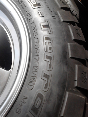 265/70R17 แม๊ก เบ้ดเล่ พร้อมยาง BF Goodrich  MUD -Terrain T/A  ชุด 4  ล้อ  ปี 2012  TEL.081-427-3941