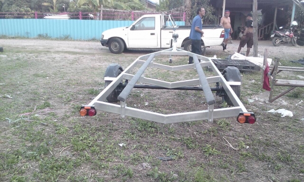 ราคาถูก!!ขายเรือพร้อมเทลเลอร์NISSAN17ฟุตเครื่องNISSAN 50HP