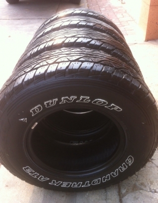 ขายยาง dunlop at 30 x 9.5 x 15 ปี 12 (ปรับราคาเหลือ 3500 )