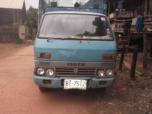 หกล้อ isuzu 85 กระบะ 10 เมตร 30 cm