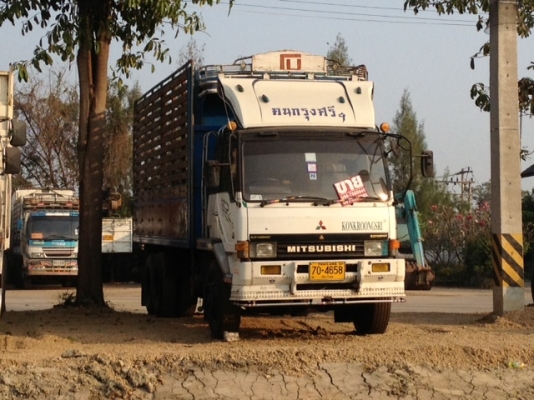 MITSUBISHI 190 hp Turbo กระบะบรรทุกคอกไม้พื้นเหล็ก