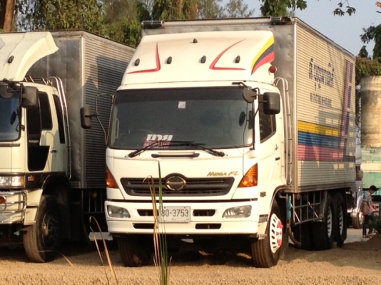 HINO MEGA 220 hp ตู้เปียก ต่อจาก รุจโอฬาร