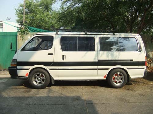 รถตู้หัวจรวดปี 91 เครื่อง 2.5 ดีเซล ช่วงสั้น