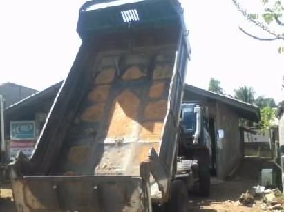 ISUZU NPR เครื่อง 150 แรง หกล้อดั๊มพ์ กระบะดั๊มพ์เหล็ก 4 ตันยาว 3.50 เมตร ภายในเก๋งคอนโซลอยู่ครบ เกียร์สั้น พวงมาลัยเพาเวอร์ ช่วงล่างคัชซีไม่มีดาม คานหน้ากับเฟืองท้ายติด F แล้ว ยาง 8.25 ขอบ 16 เอกสารทะเบียนภาษีครบพร้อมโอน ราคาต่อรองได้ครับ