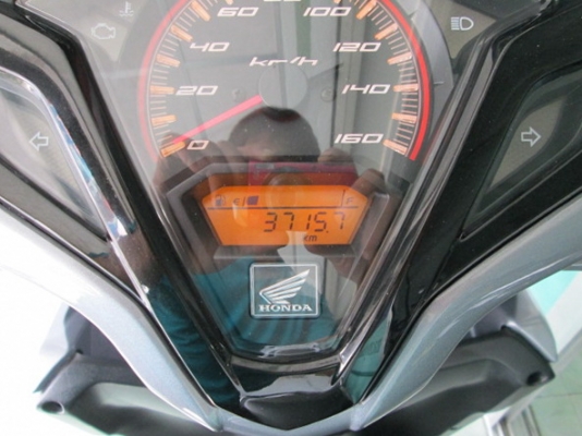 ขาย click110I ลายสตรีท สีดำ แดงรุ่นนี้เครื่องดีมาก รอบเบาแทบไม่ได้ยินเสียง เงียบมาก 27500