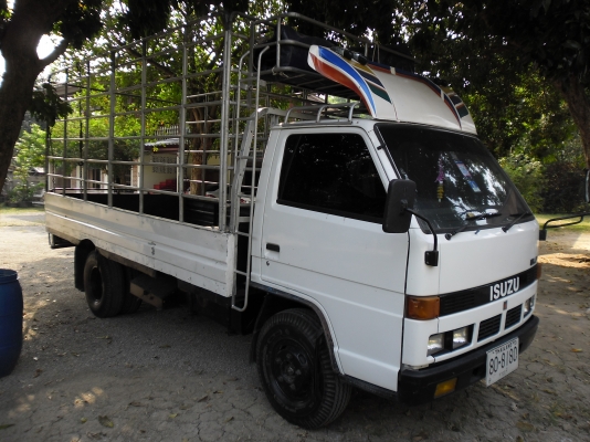 ขาย 6 ล้อ NKR สวยๆ ครับ ( หัวลากคัสซี ) ขาย 6 ล้อ NKR สวยๆ ครับ ( หัวลากคัสซี )