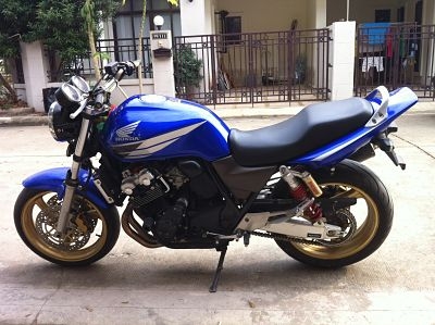 ขาย Honda CB400 Super Four ปี 2004-2007 รูปด้านใน ขาย Honda CB400 Super Four ปี 2004-2007 รูปด้านใน