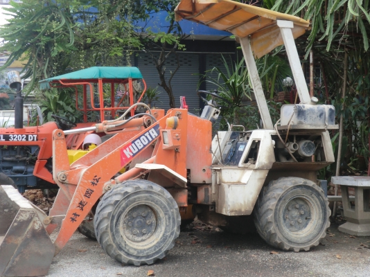รถตักล้อยางเอวอ่อน  ยี่ห้อ KUBOTA WR350
