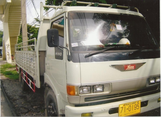 ขาย 6 ล้อ HINO กระบะ 5.5 เมตร สภาพดี พร้อมใช้งาน