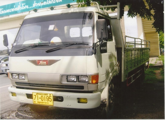 ขาย 6 ล้อ HINO กระบะ 5.5 เมตร สภาพดี พร้อมใช้งาน
