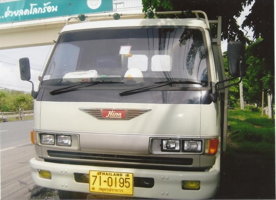 ขาย 6 ล้อ HINO กระบะ 5.5 เมตร สภาพดี พร้อมใช้งาน