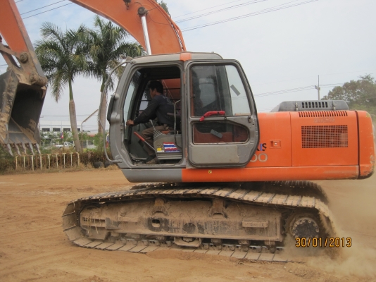 ขายรถแบคโฮ KOMUTSU PC200รุ่น7และรุ่น8