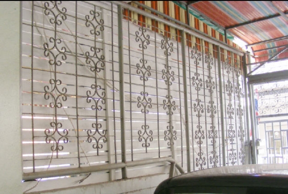 ทาวเฮาส์ 2 ชั้นหน้าม.บูรพา ทำเลดี ขายครับ