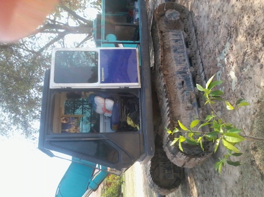 ขายรถแบคโฮ KOBELCO รุ่น2และ KOMUTSU PC71รุ่น7 ราคา650000รถพร้อมใช้งาน