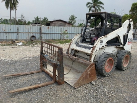 รถตักล้อยาง ยี่ห้อ BOBCAT รุ่น S185// ติดต่อ คุณพนัส 086-329-2935