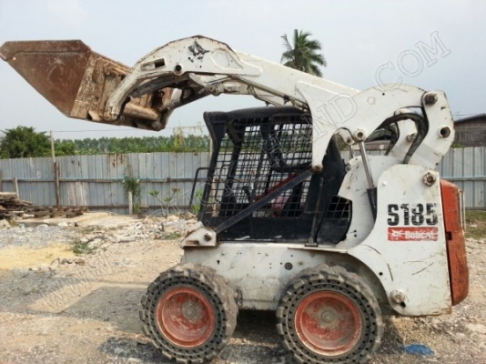 รถตักล้อยาง ยี่ห้อ BOBCAT รุ่น S185// ติดต่อ คุณพนัส 086-329-2935