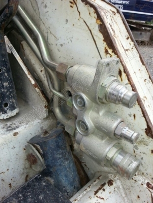 รถตักล้อยาง ยี่ห้อ BOBCAT รุ่น S185// ติดต่อ คุณพนัส 086-329-2935