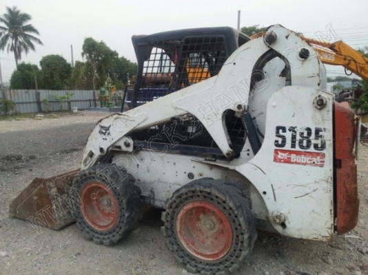 รถตักล้อยาง ยี่ห้อ BOBCAT รุ่น S185// ติดต่อ คุณพนัส 086-329-2935