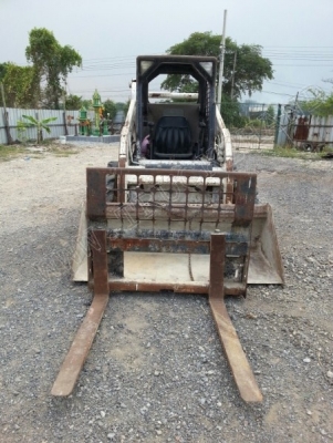 รถตักล้อยาง ยี่ห้อ BOBCAT รุ่น S185// ติดต่อ คุณพนัส 086-329-2935