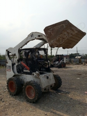 รถตักล้อยาง ยี่ห้อ BOBCAT รุ่น S185// ติดต่อ คุณพนัส 086-329-2935