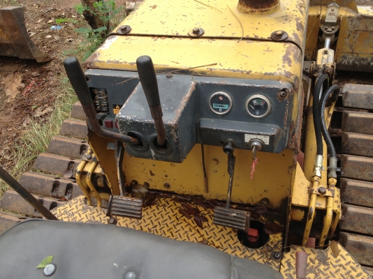 Komatsu-d20-p6แห้งๆไม่แพงมากครับ