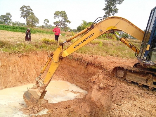 ขายรถแมคโคร KOMATSU PC60 รุ่น 5 ราคาต่อรองได้เยอะๆกันเอง