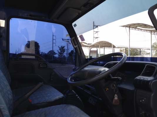 รถบรรทุก 4 ล้อ ISUZU NKR ตู้พร้อมเครื่องทำความเย็น ตู้ระบุในเล่มแล้วเรียบร้อย