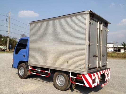 รถบรรทุก 4 ล้อ ISUZU NKR ตู้พร้อมเครื่องทำความเย็น ตู้ระบุในเล่มแล้วเรียบร้อย