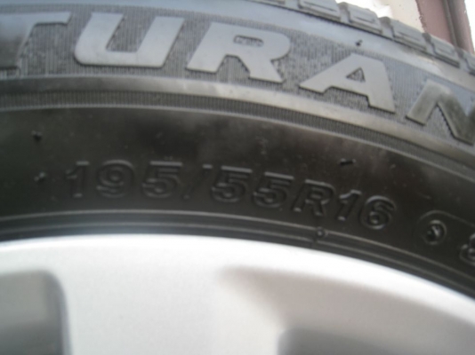 ขายล้อแม็กเดิม Honda Jazz 16"x6" 4รู 100+ยางปี 10 (2 เส้น)(081-3747940)