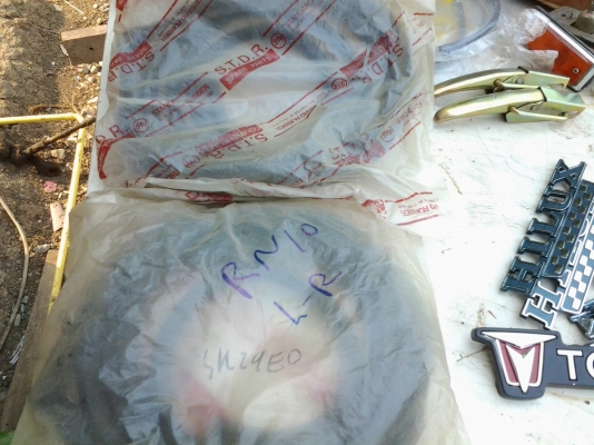 JOECLASSICขายโลโก้RN20  RN25  LN40  ยางขอบประตูRN10  ไฟท้ายRN10  มือเปิดกะบะท้ายสนใจโทรสอบฤามได้...