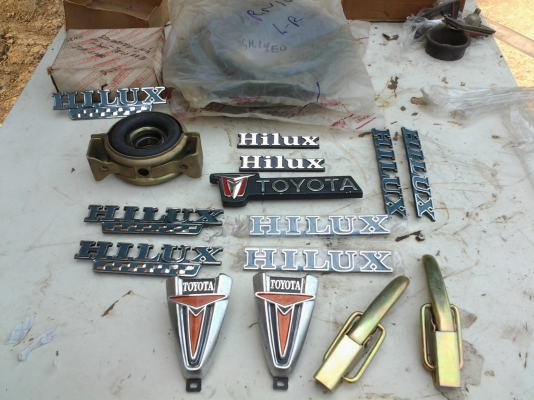 JOECLASSICขายโลโก้RN20  RN25  LN40  ยางขอบประตูRN10  ไฟท้ายRN10  มือเปิดกะบะท้ายสนใจโทรสอบฤามได้...