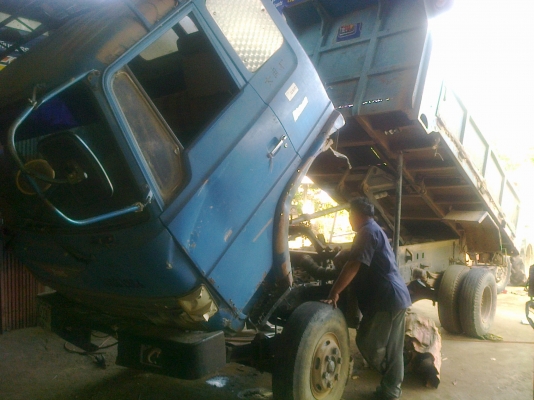 KOMATSU WA100 รถตักล้อยาง สภาพดีสวยจัดพร้อมทำงานได้เลย เครื่องแน่นดีไม่มีเยิ้ม ระบบบังคับเลี้ยวใช้งานง่ายไม่มีปัญหา ระบบไฮดรอลิกส์ไม่มีแตกไม่มีรั่วซึ่ม ช่วงล่างแน่นยางสภาพดี 4 เส้นพร้อมใช้งานได้เลย ราคาต่อรองได้นะครับ