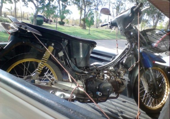 ขาย wave 125 R ปี 48 สี เทา - ดำ สภาพเดิมๆซื้อมายังไม่เคยล้าง 9500 บาท