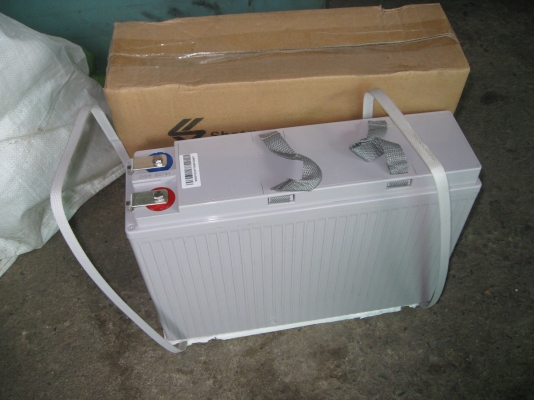 ขาย แบตตอรี่ 12 v  100  AM  2 ลูก 10000 บาท ของใหม่