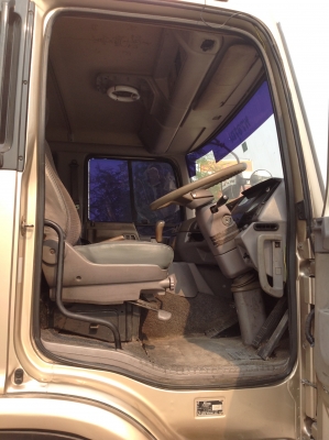 หัว  ลาก  HINO 330  แรง  2เพลา ราคา 1,300,000  บาท