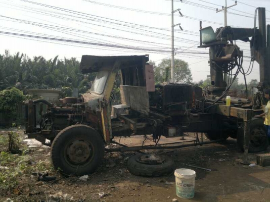 รถหัวยาวพร้อมเฮี๊ยบขยุ้ม