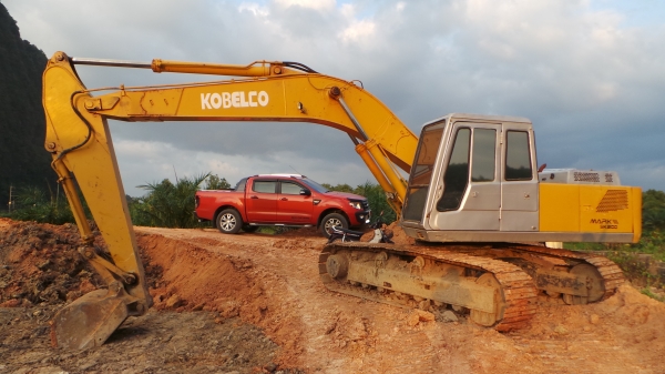 รถแบคโฮ   KOBELCO พร้อมขายค่ะ