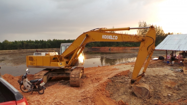 รถแบคโฮ   KOBELCO พร้อมขายค่ะ