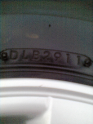 อยากขายปรับราคาใหม่ขายยางพร้อมแม็ก toyota 6 รู ขอบ15  ยางบริสโตร์ 195R15 ยางปี 11  ใส่รถตู้ได้  รวม 5 เส้น  พร้อมน๊อต 24 ตัว